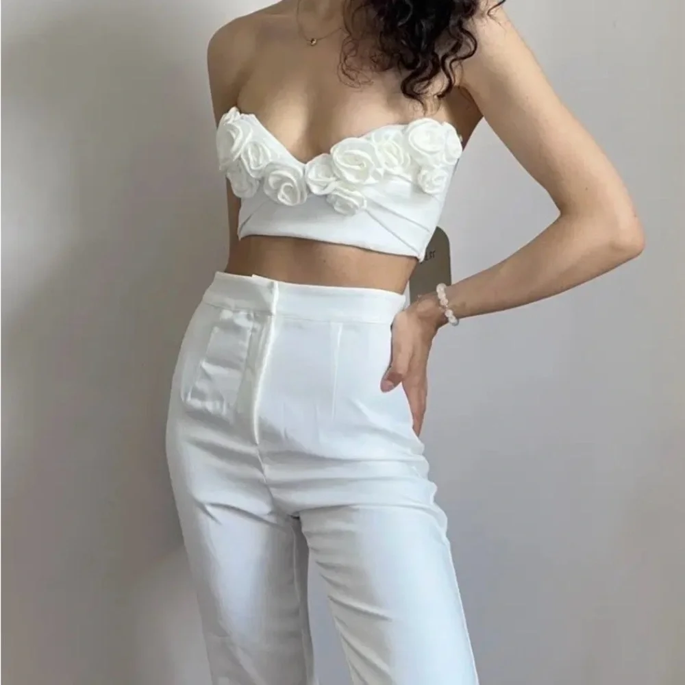 Meshki White Strapless Rose Appliqué Crop Top - Picture 3 of 10